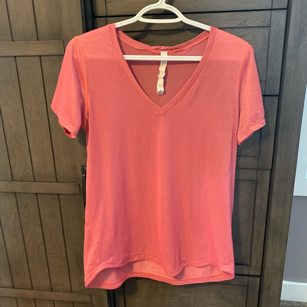 Lululemon tee - Picture 2 of 5